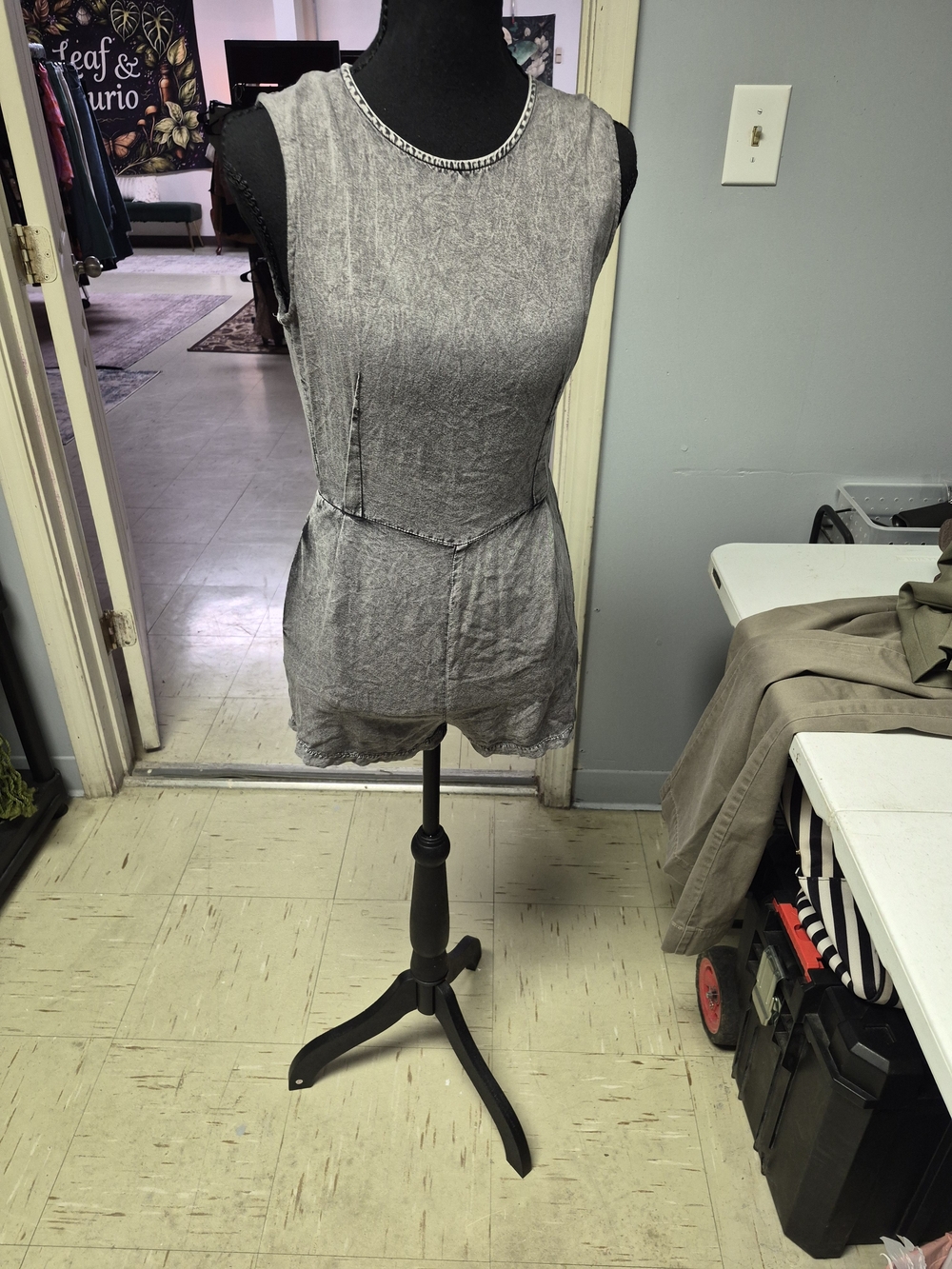 En Creme Washed Gray Sleeveless Lace-Trim Romper